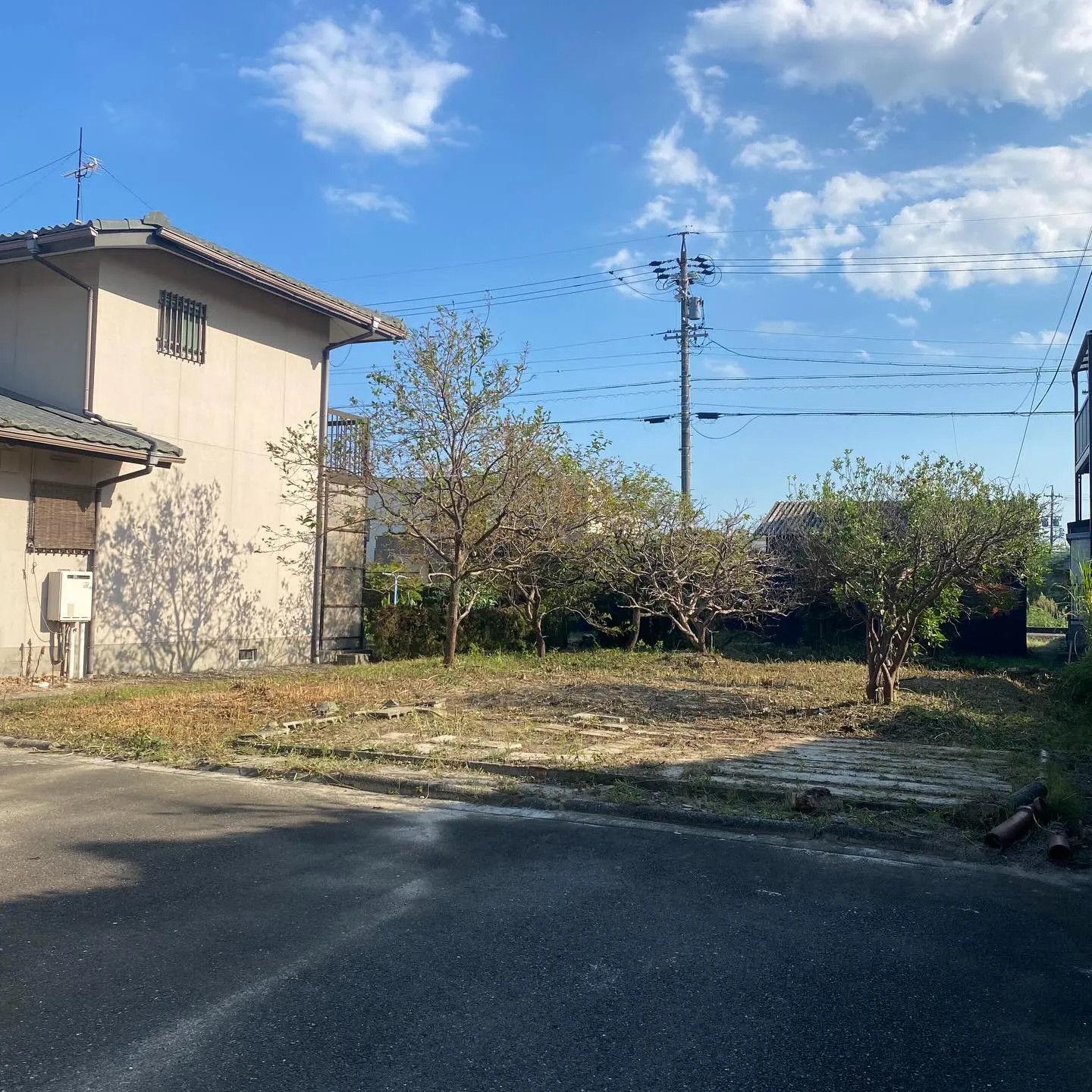 不動産会社様よりご依頼頂き、草刈りを行いました!